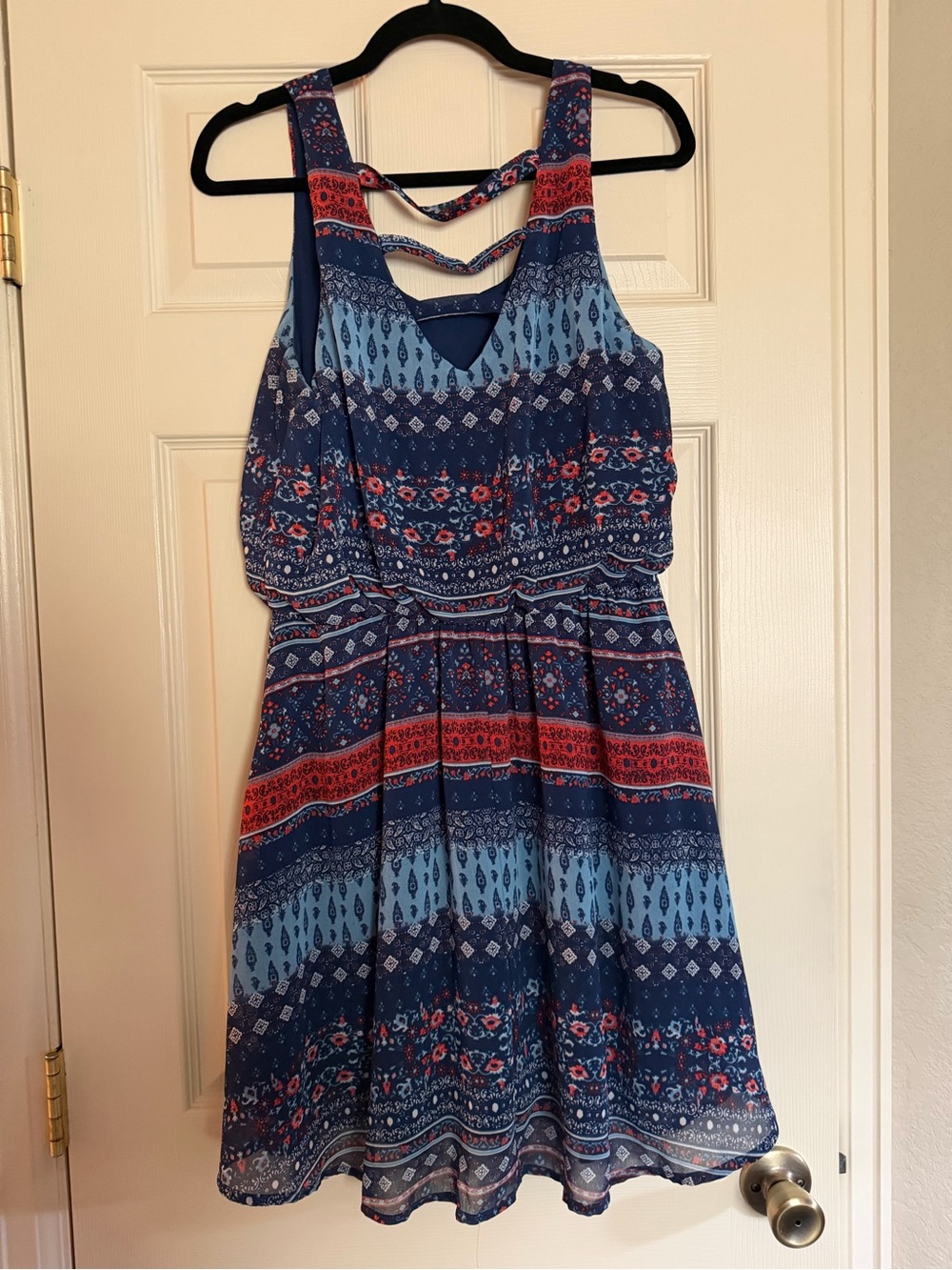 Pattern Flowy Dress - Picture 2 of 8
